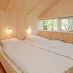 4 Star Holiday Home In Albaek بيت للعطل